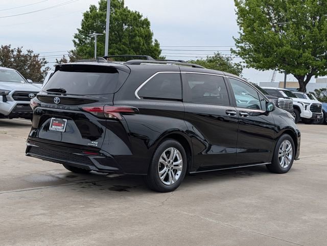 Used 2023 Toyota Sienna XSE AWD/4WD image 6