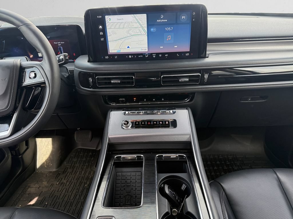 Used 2025 Lincoln Aviator AWD image 11