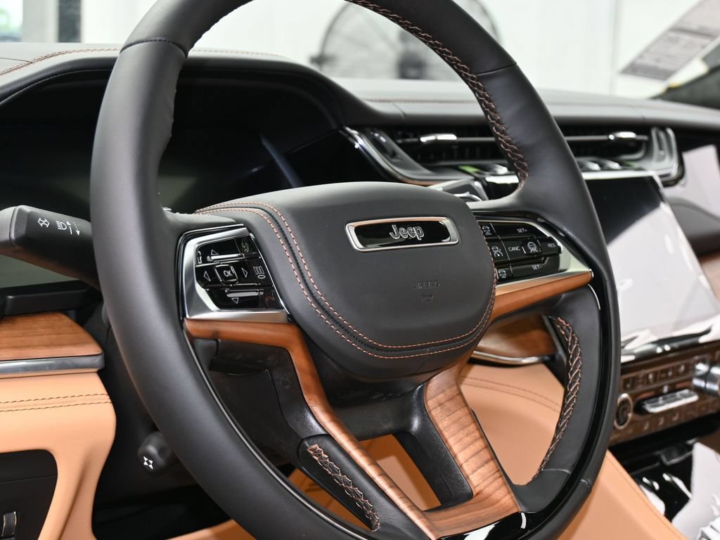 New 2025 Jeep Grand Cherokee L Summit AWD/4WD image 14