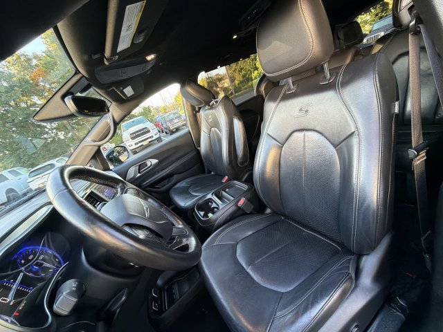 Used 2019 Chrysler Pacifica Touring-L w/ S Appearance Package FWD image 15