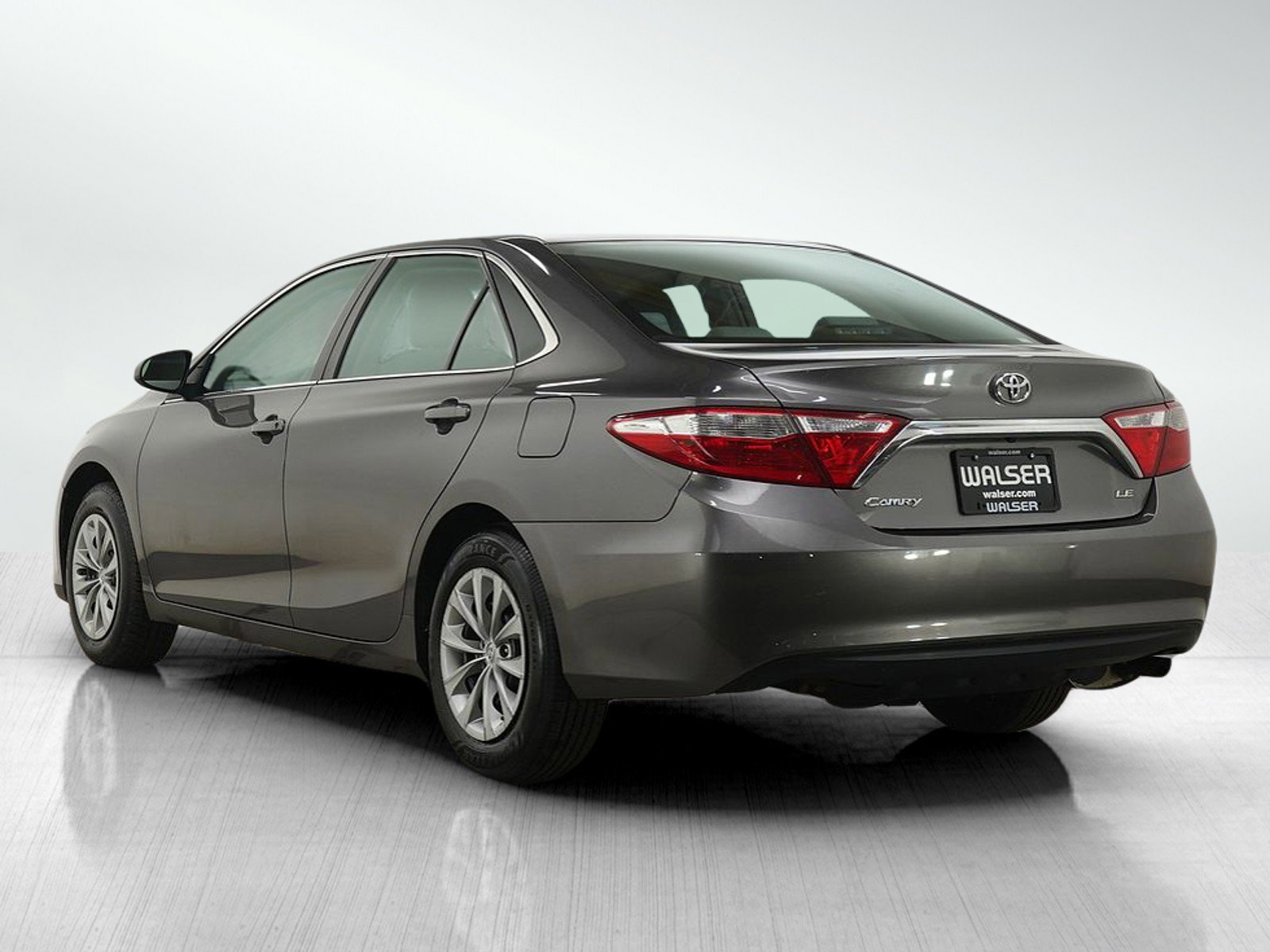 Used 2015 Toyota Camry LE image 4