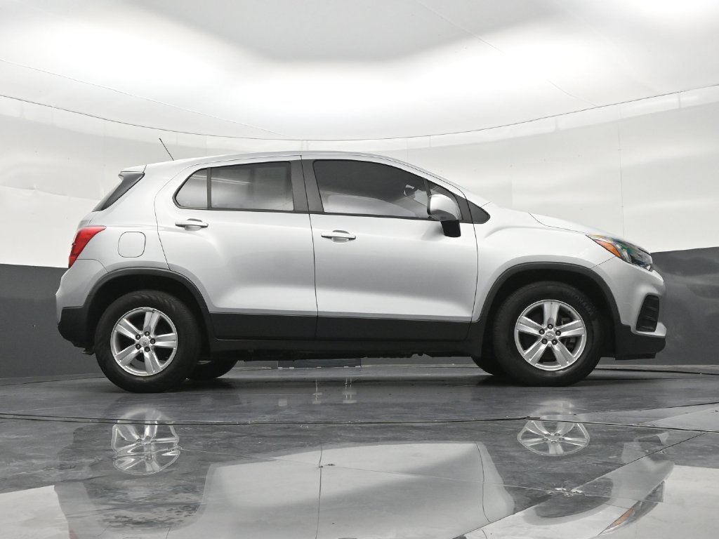 Used 2020 Chevrolet Trax LS FWD image 28