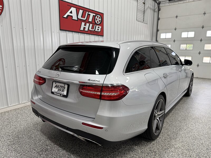 Used 2018 Mercedes-Benz E 400 4MATIC Wagon image 21