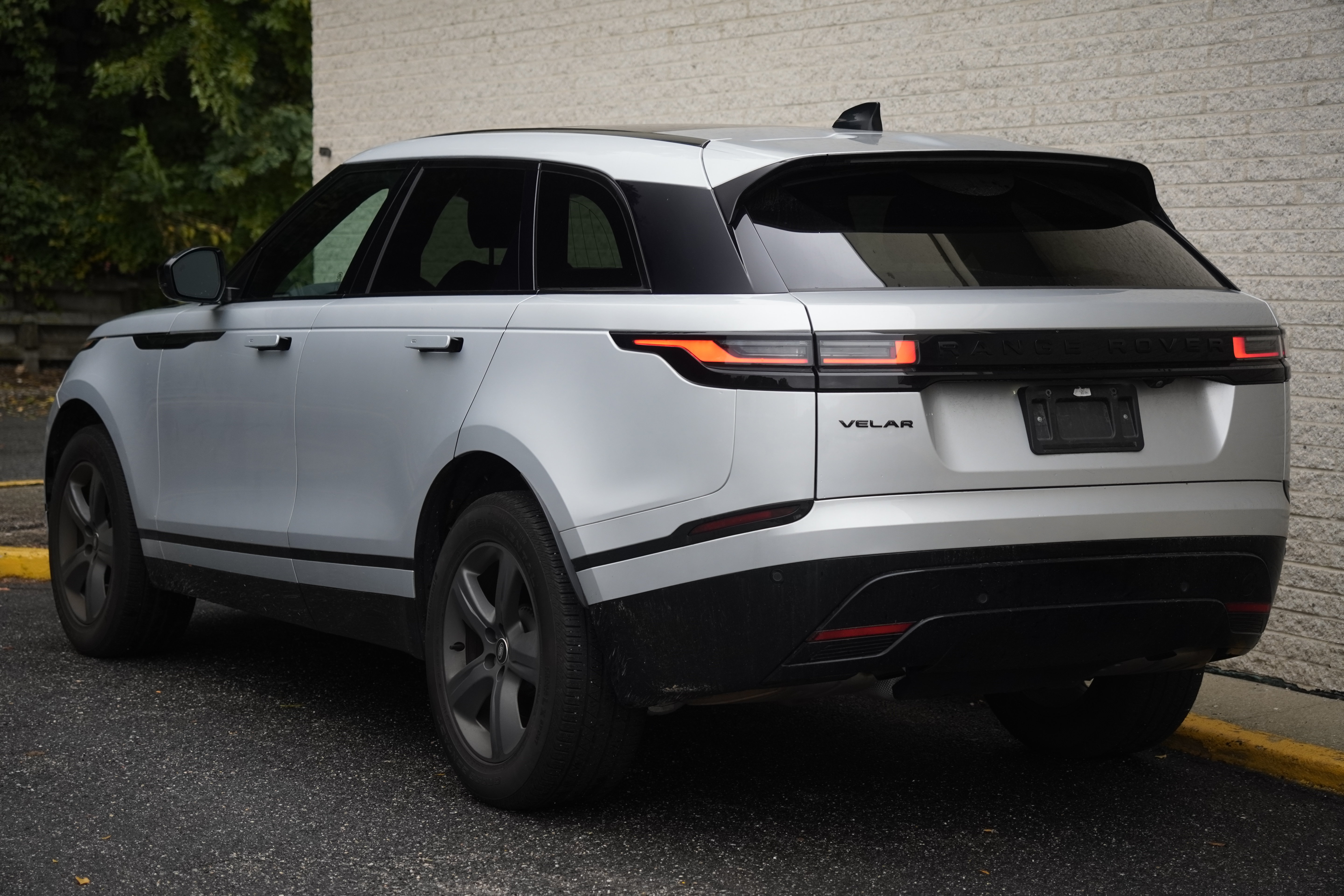 Used 2025 Land Rover Range Rover Velar Dynamic SE AWD/4WD image 5