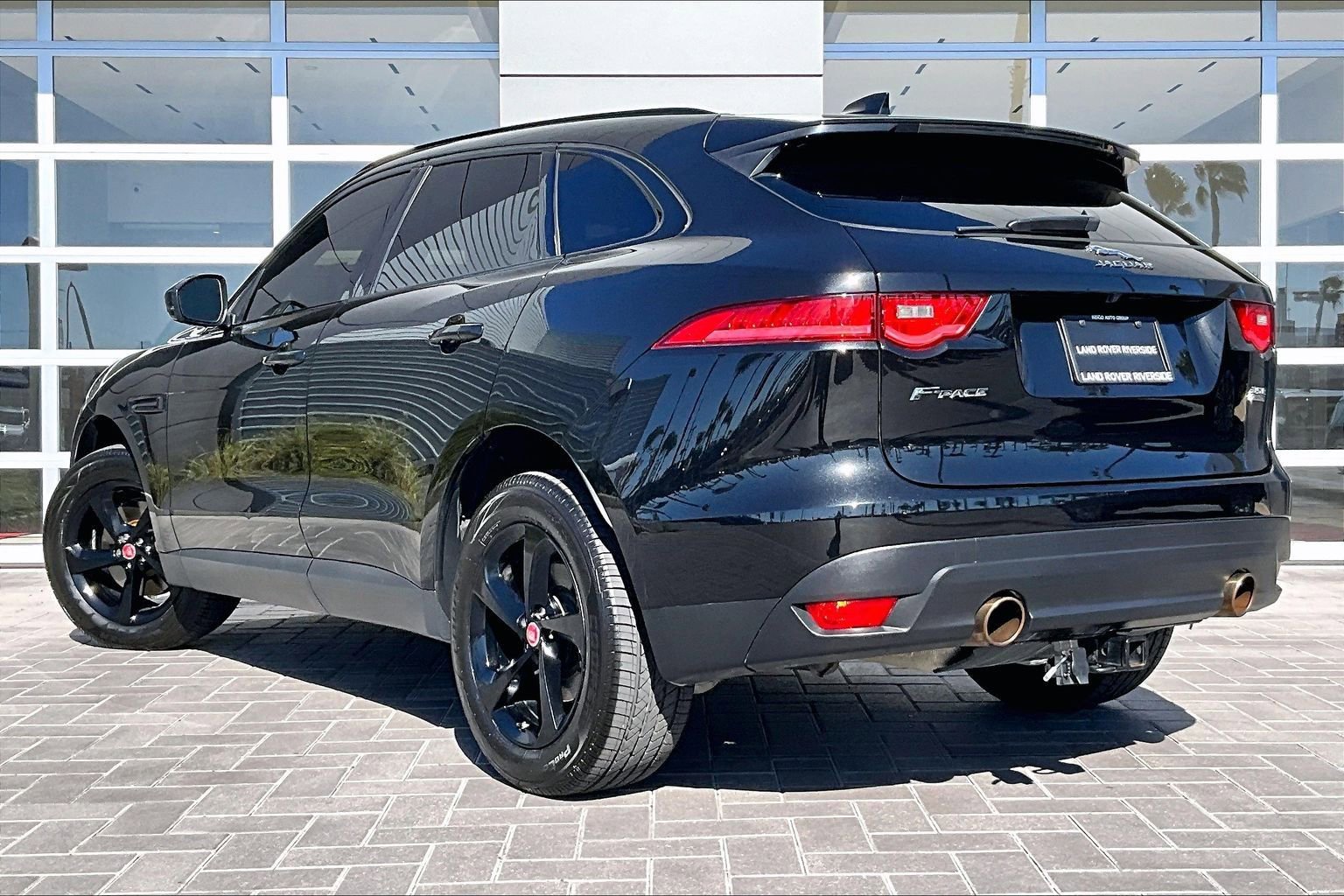 Used 2018 Jaguar F-PACE Premium image 12