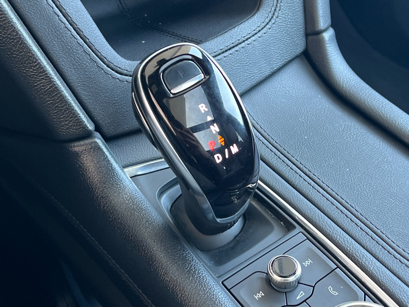 Certified 2025 Cadillac XT6 Luxury FWD image 21