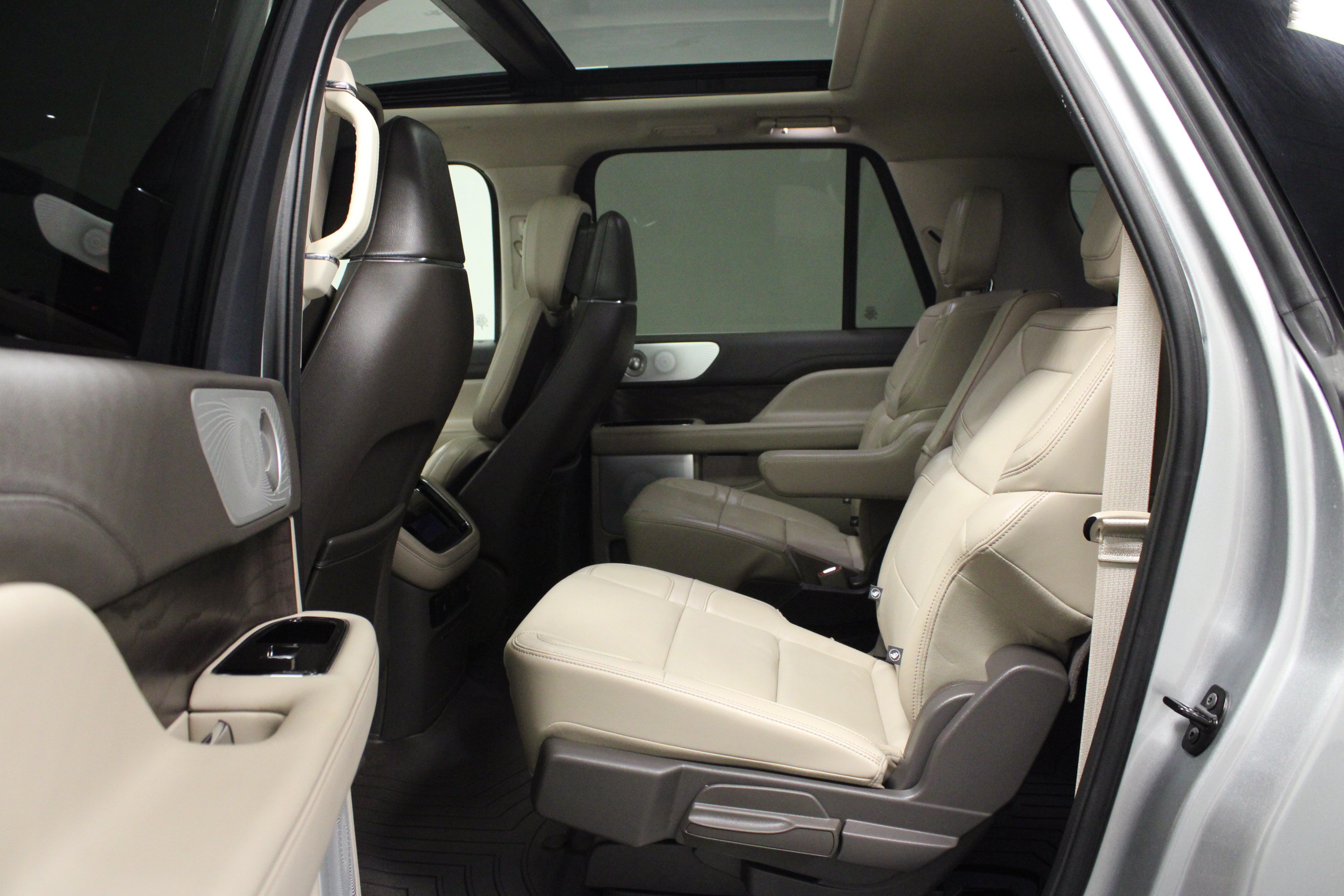 Used 2024 Lincoln Navigator L Reserve AWD/4WD image 13