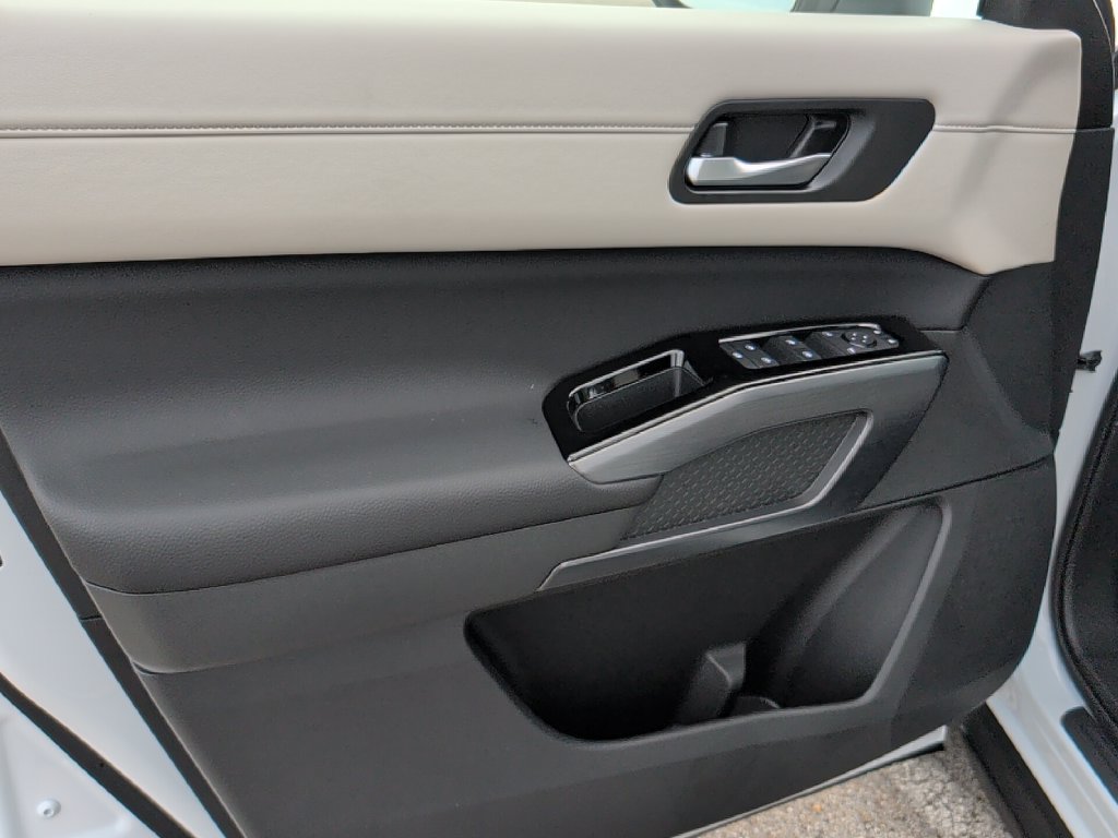New 2026 Nissan Pathfinder SL FWD image 18