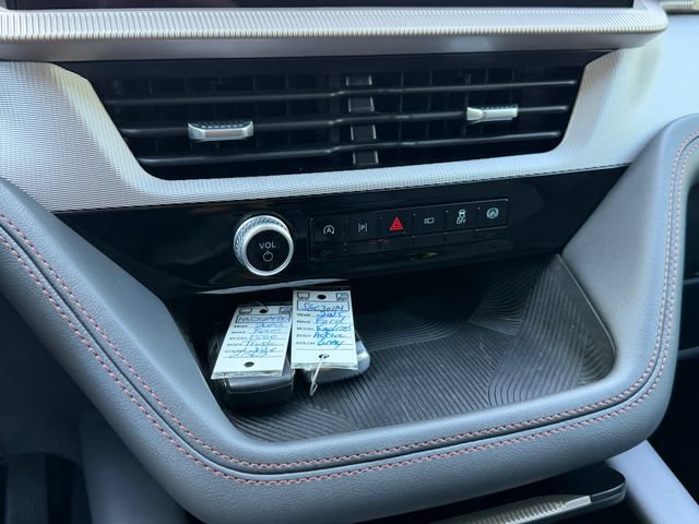 Used 2025 Ford Explorer Active AWD/4WD image 11