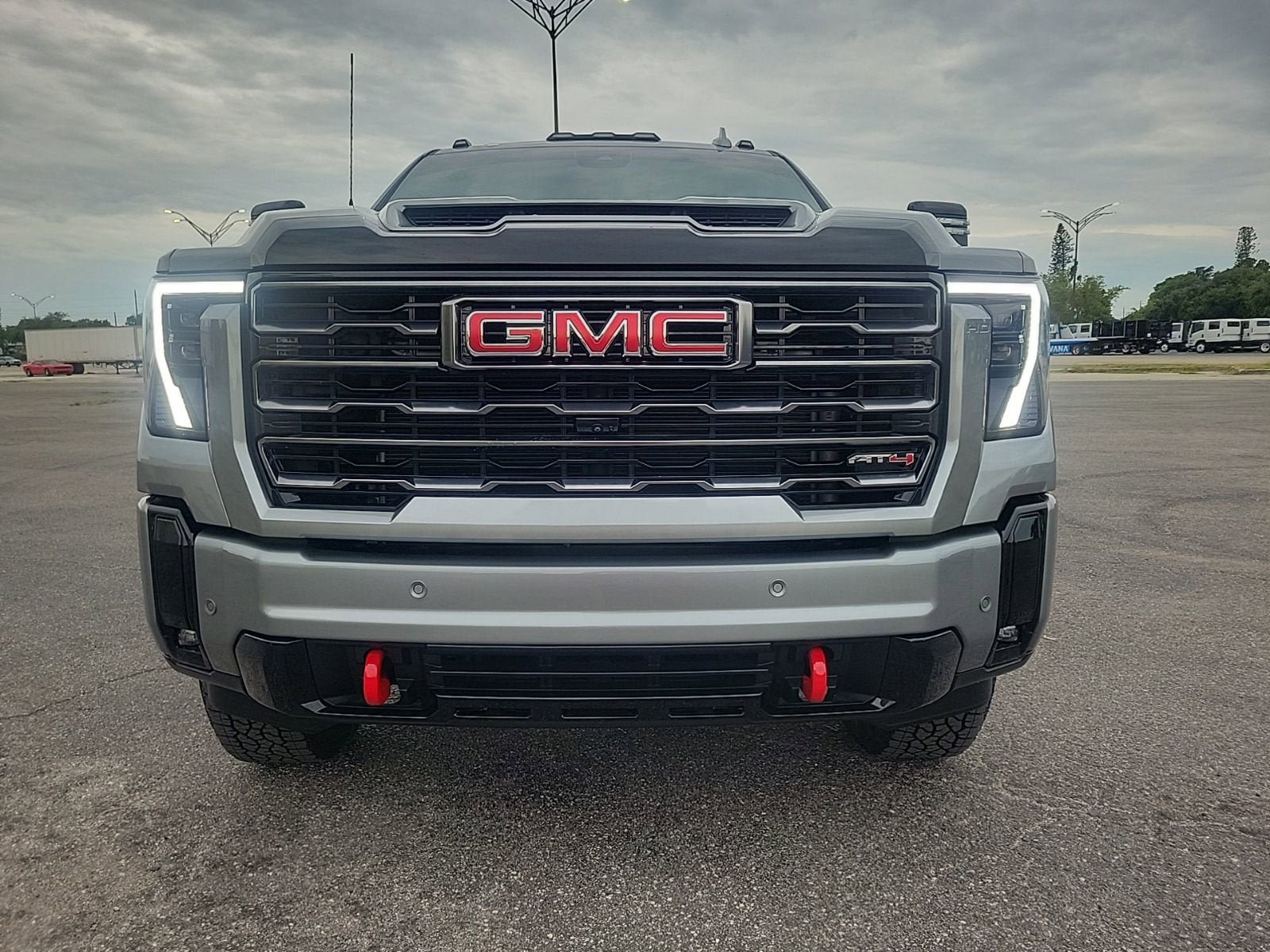 Used 2025 GMC Sierra 2500 AT4 w/ Technology Package AWD/4WD image 4