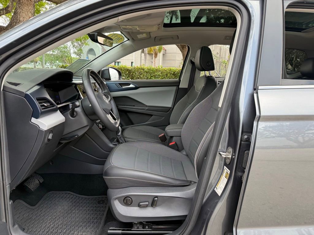Used 2023 Volkswagen Taos SE w/ Panoramic Sunroof Package image 16
