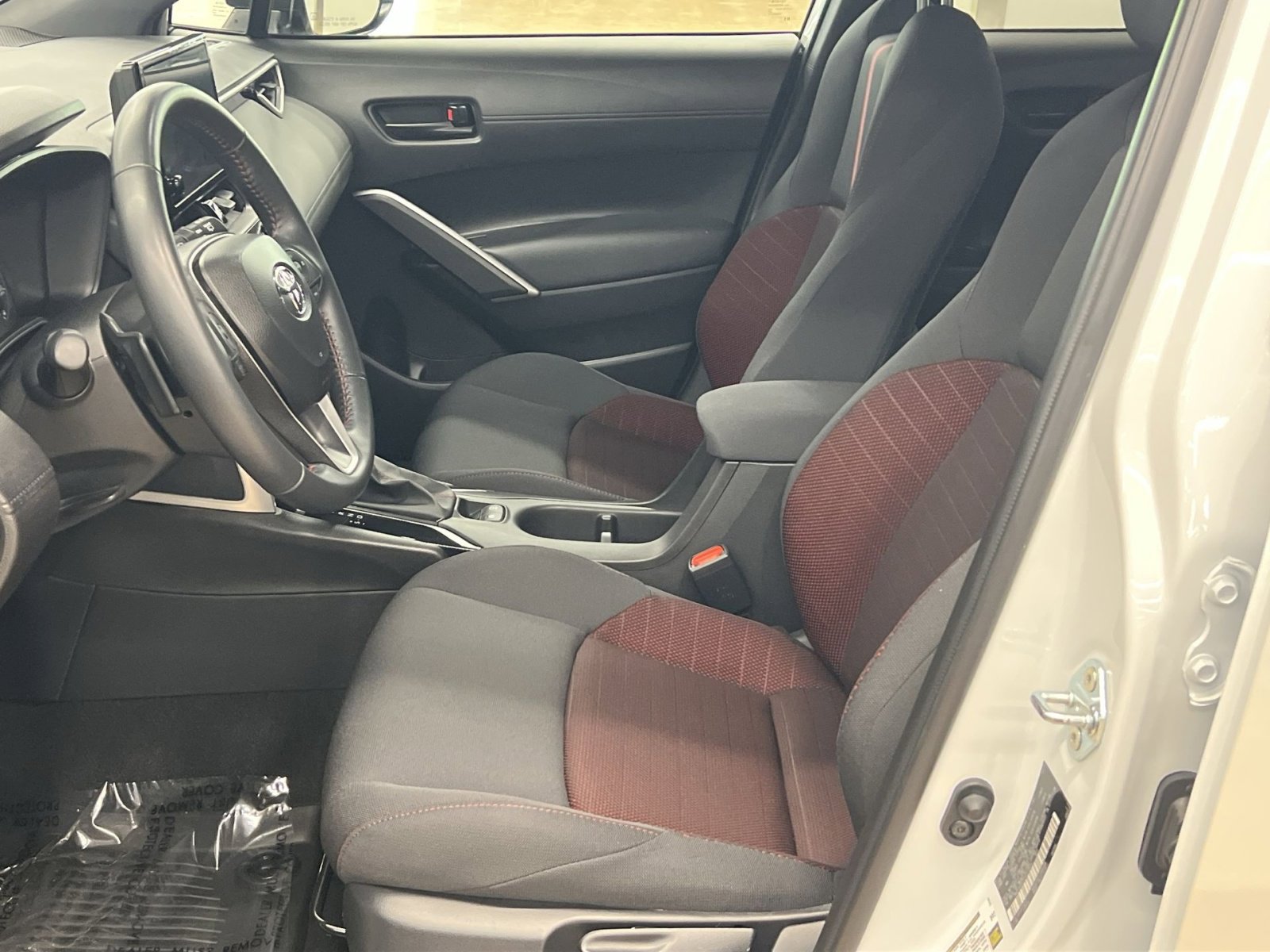 Used 2025 Toyota Corolla Cross AWD Hybrid image 11