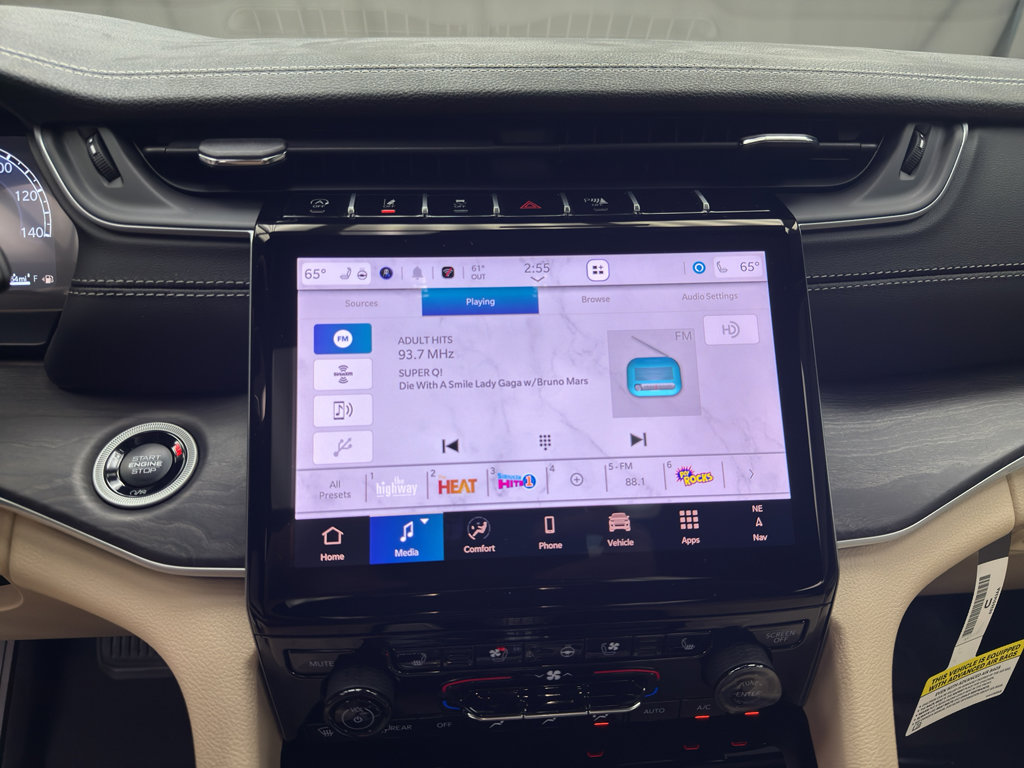 New 2025 Jeep Grand Cherokee Limited w/ Luxury Tech Group II image 11