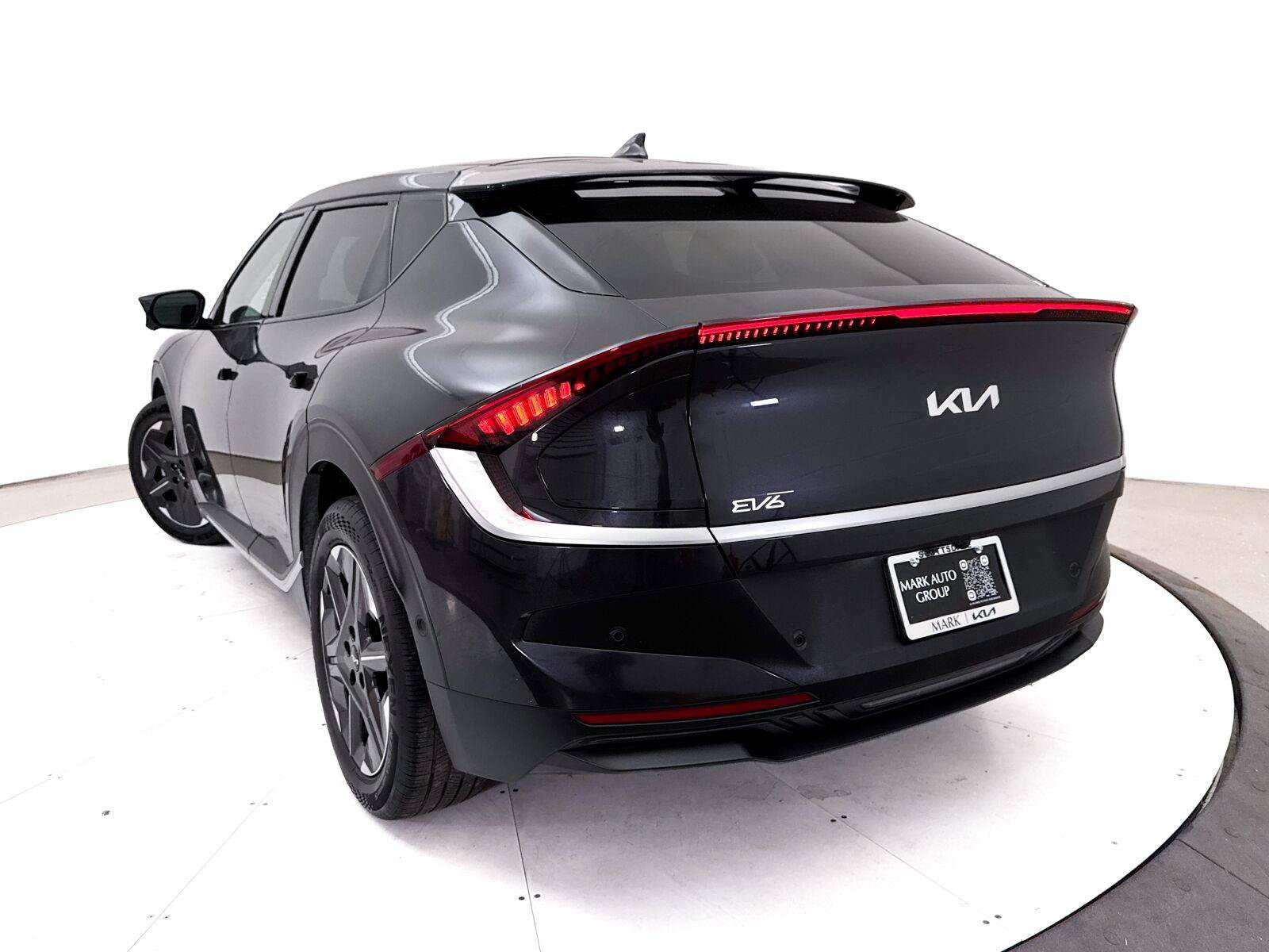 Used 2025 Kia EV6 Light w/ Light LR Technology Package RWD image 2