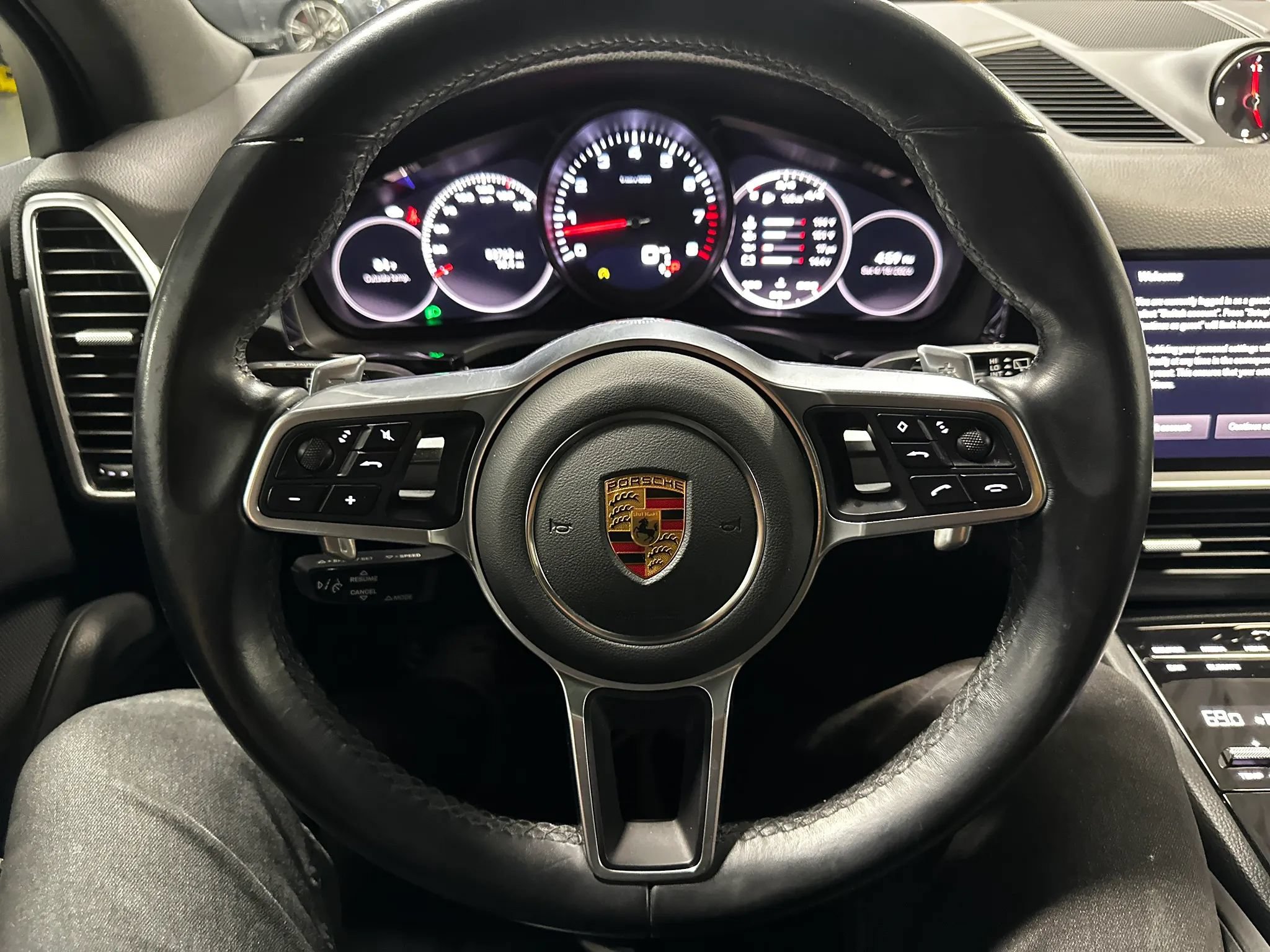 Used 2022 Porsche Cayenne AWD/4WD image 25