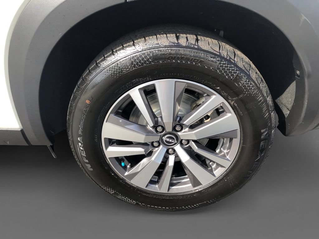 Used 2023 Nissan Pathfinder SL w/ Lighting Package (N92) FWD image 8