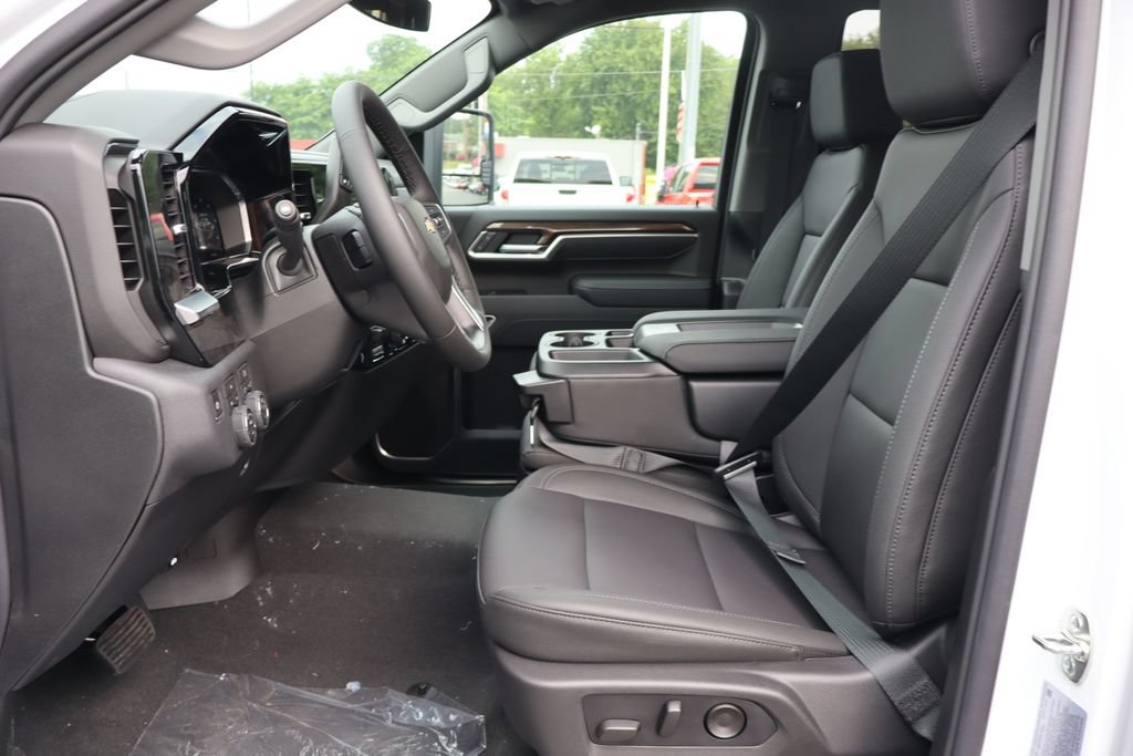 New 2026 Chevrolet Silverado 3500 LT w/ Leather Package AWD/4WD image 5