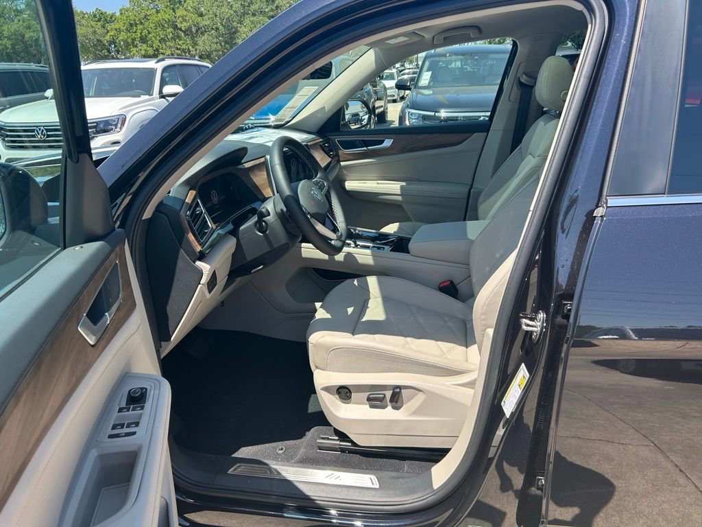 Used 2025 Volkswagen Atlas SE w/ Panoramic Sunroof Package image 9