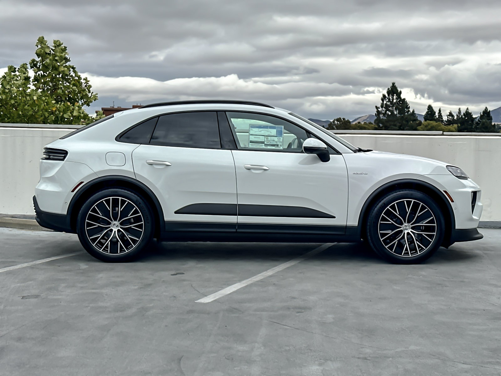 New 2026 Porsche Macan 4 Electric AWD/4WD image 10