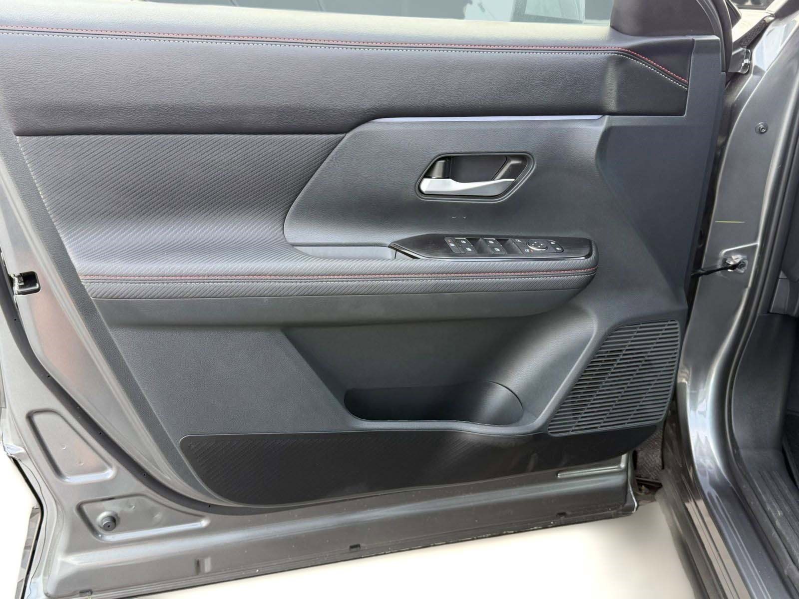 Certified 2025 Nissan Kicks SR FWD image 20