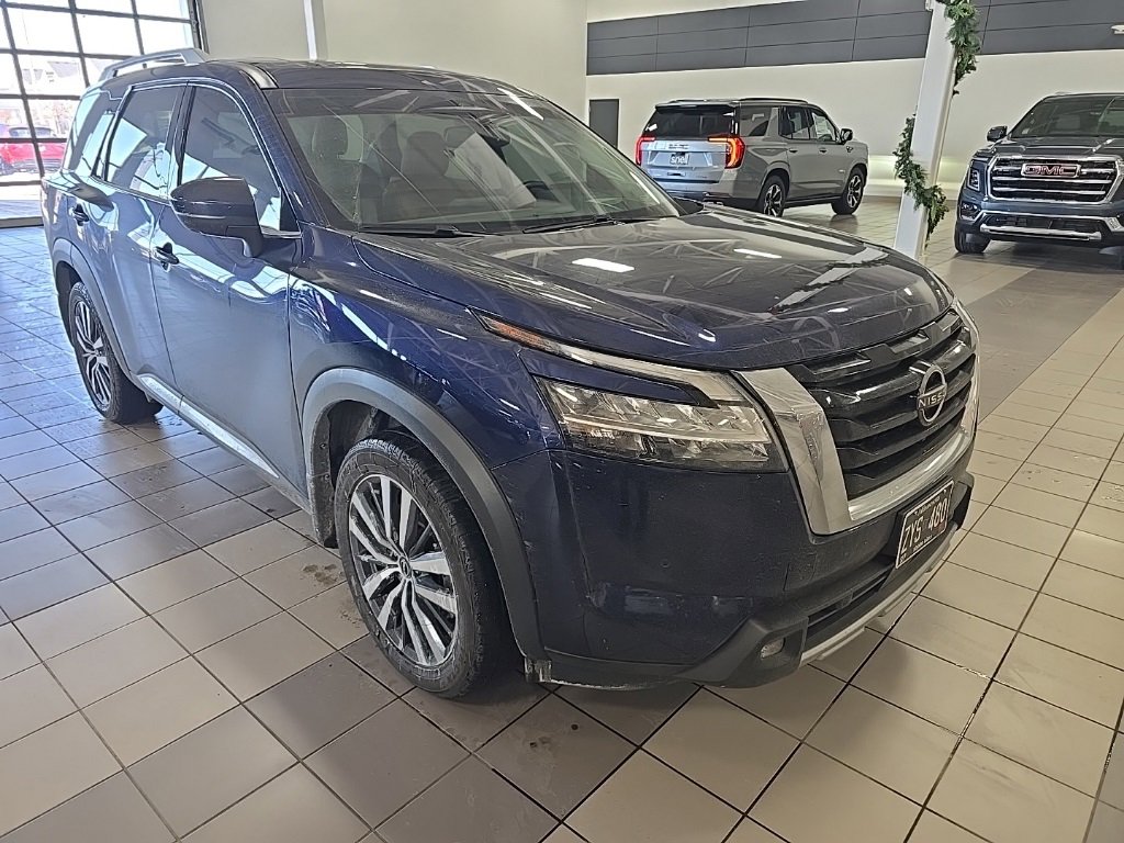 Used 2022 Nissan Pathfinder Platinum image 2