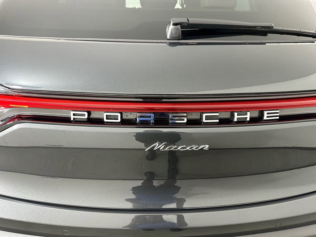 Certified 2025 Porsche Macan image 34