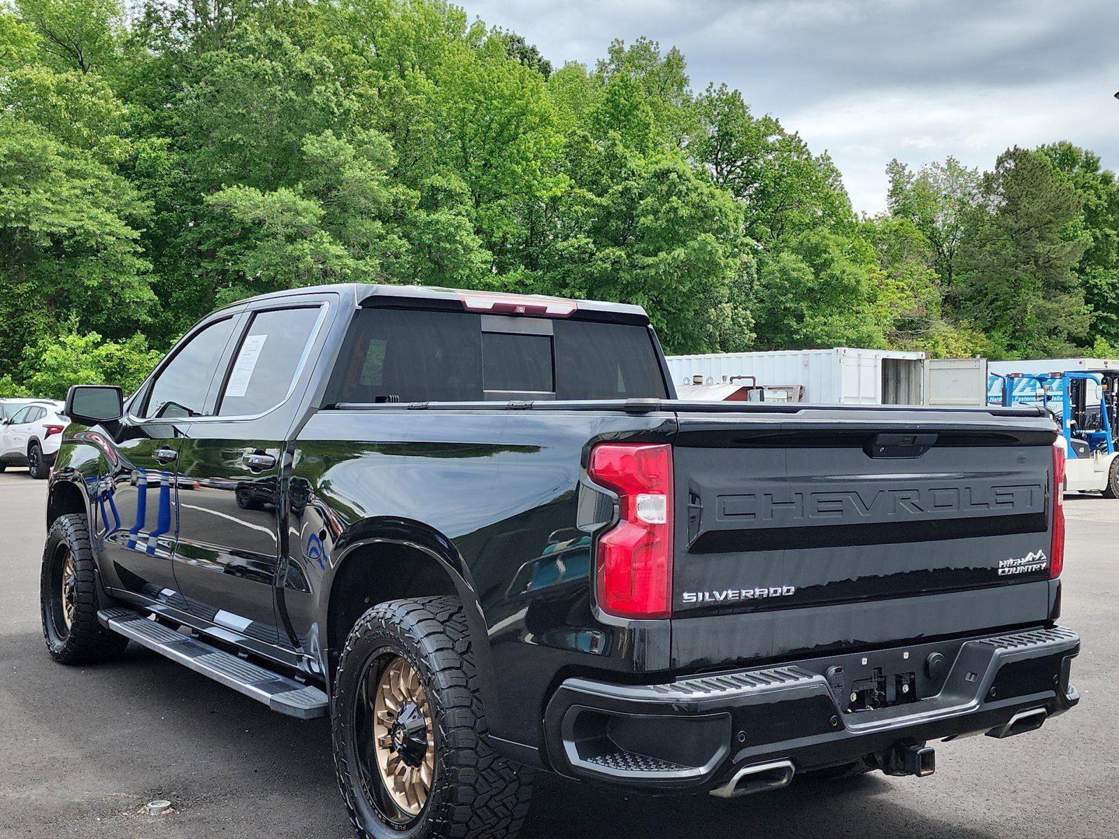 Used 2019 Chevrolet Silverado 1500 High Country w/ Technology Package AWD/4WD image 3