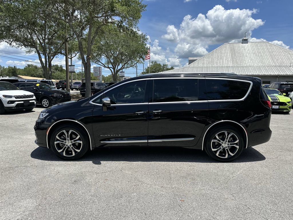 Certified 2024 Chrysler Pacifica Pinnacle w/ Trailer Tow Group AWD/4WD image 4