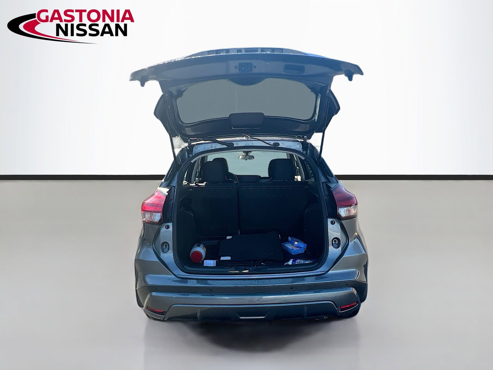 Used 2023 Nissan Kicks S image 32