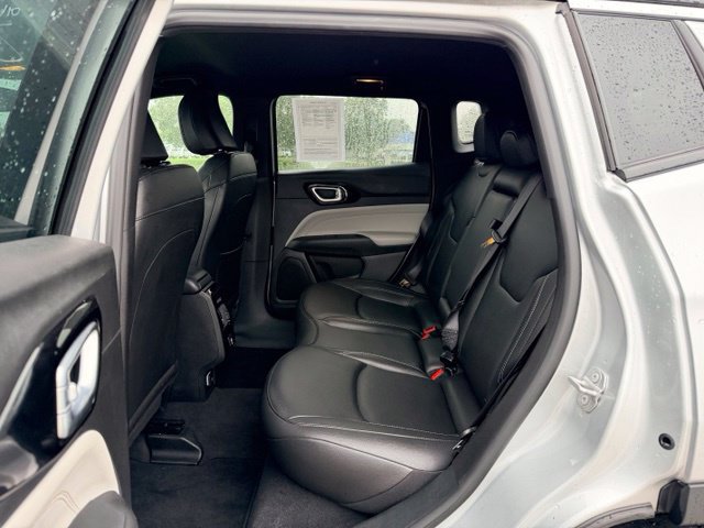 Used 2025 Jeep Compass Limited AWD/4WD image 7