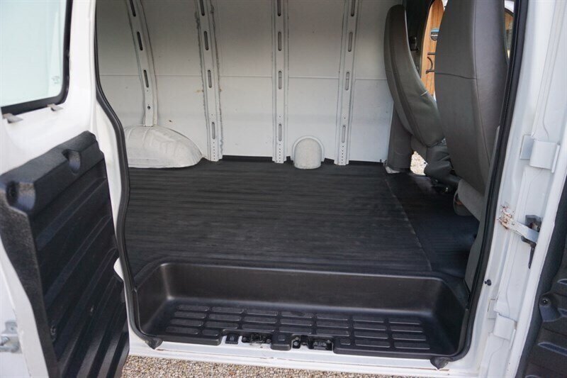 Used 2010 Chevrolet Express 1500 RWD image 28