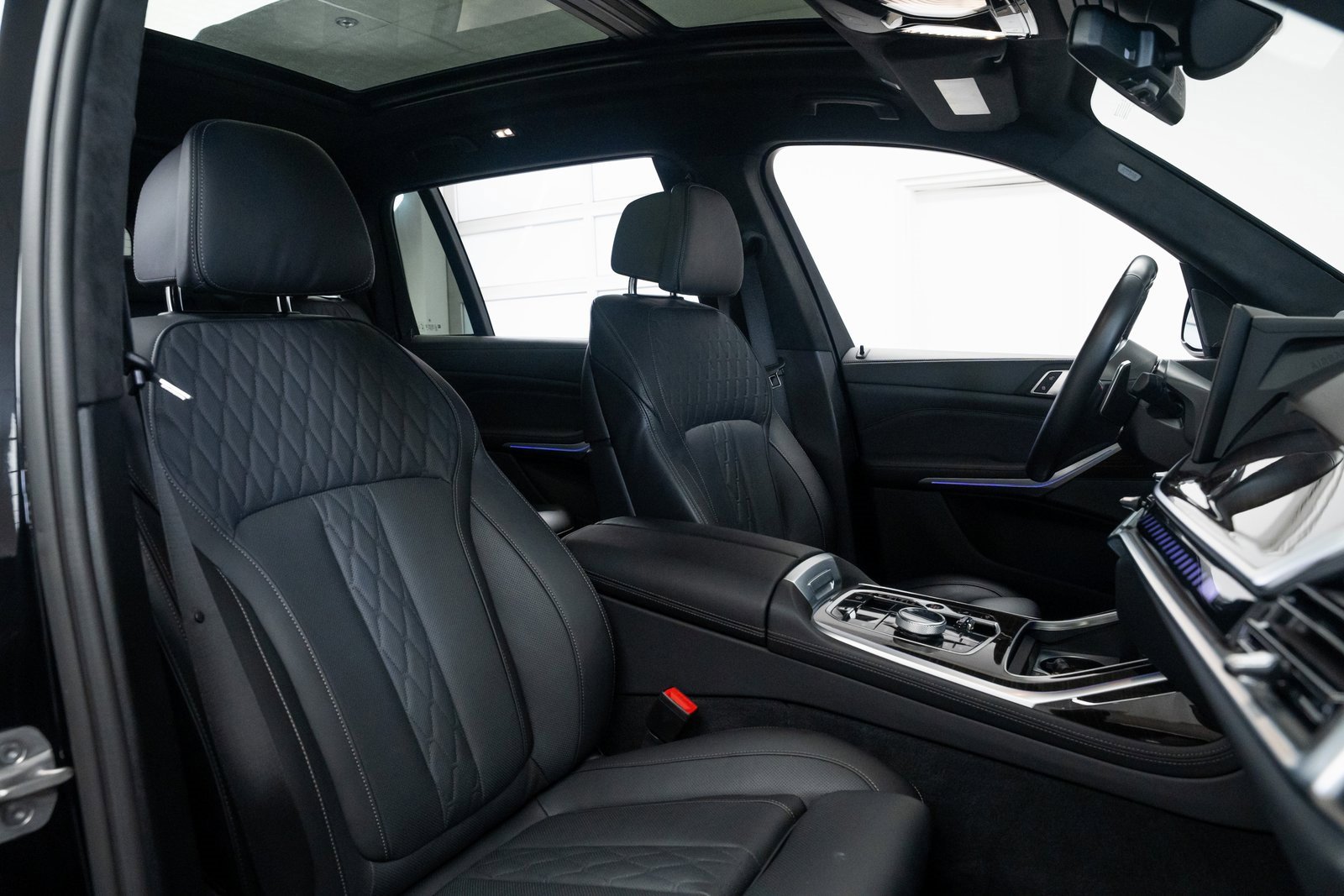 Used 2023 BMW X7 M60i w/ Executive Package image 24