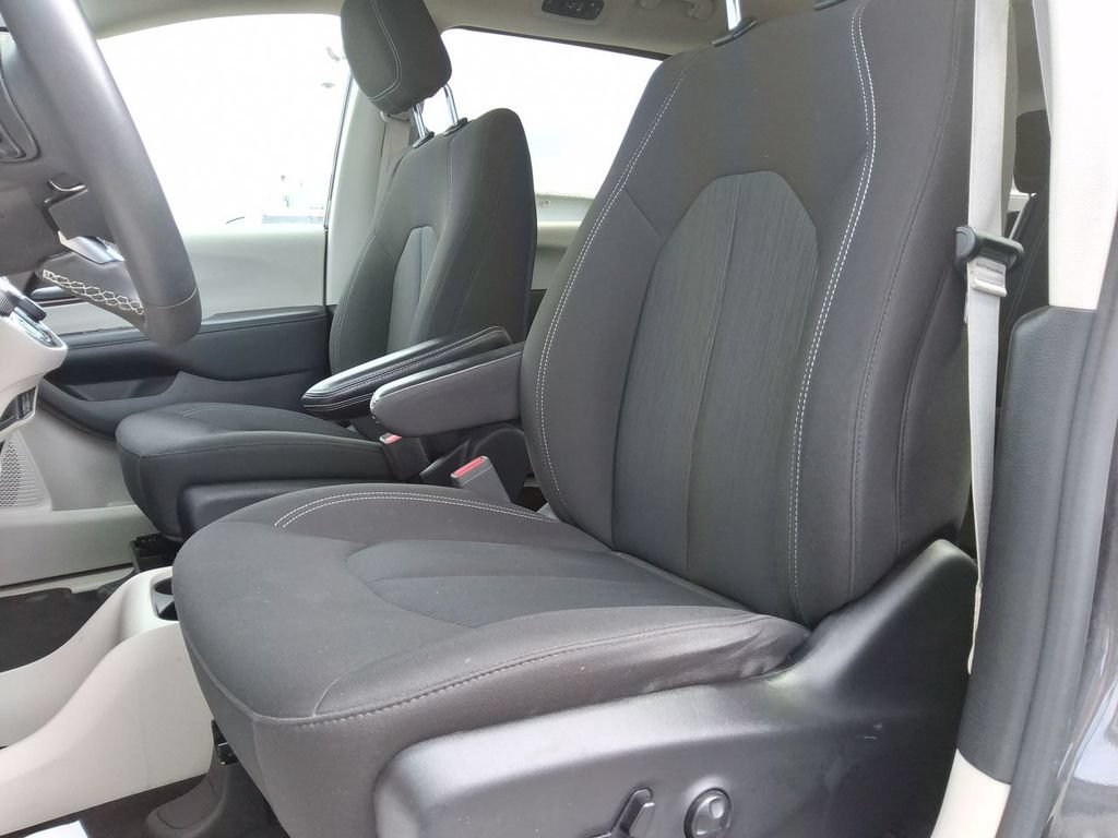 Certified 2023 Chrysler Voyager LX FWD image 12