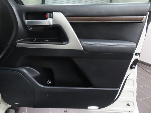 Used 2016 Toyota Land Cruiser image 13
