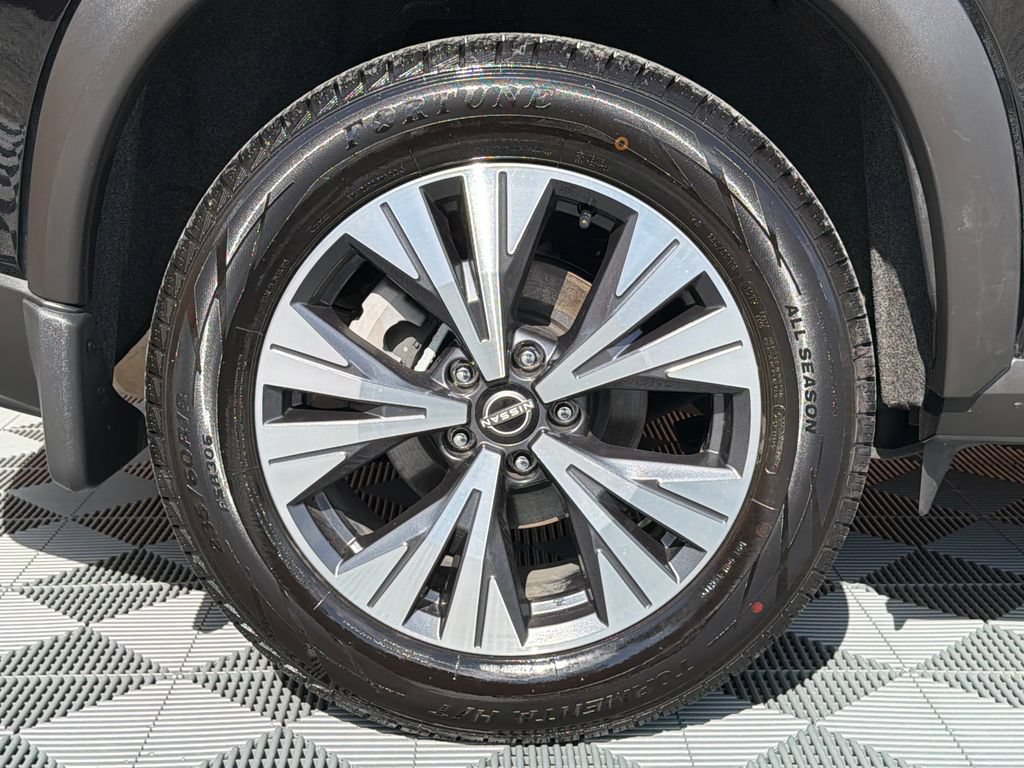 Used 2023 Nissan Rogue SV FWD image 19