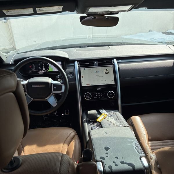 Used 2024 Land Rover Discovery Dynamic SE image 6
