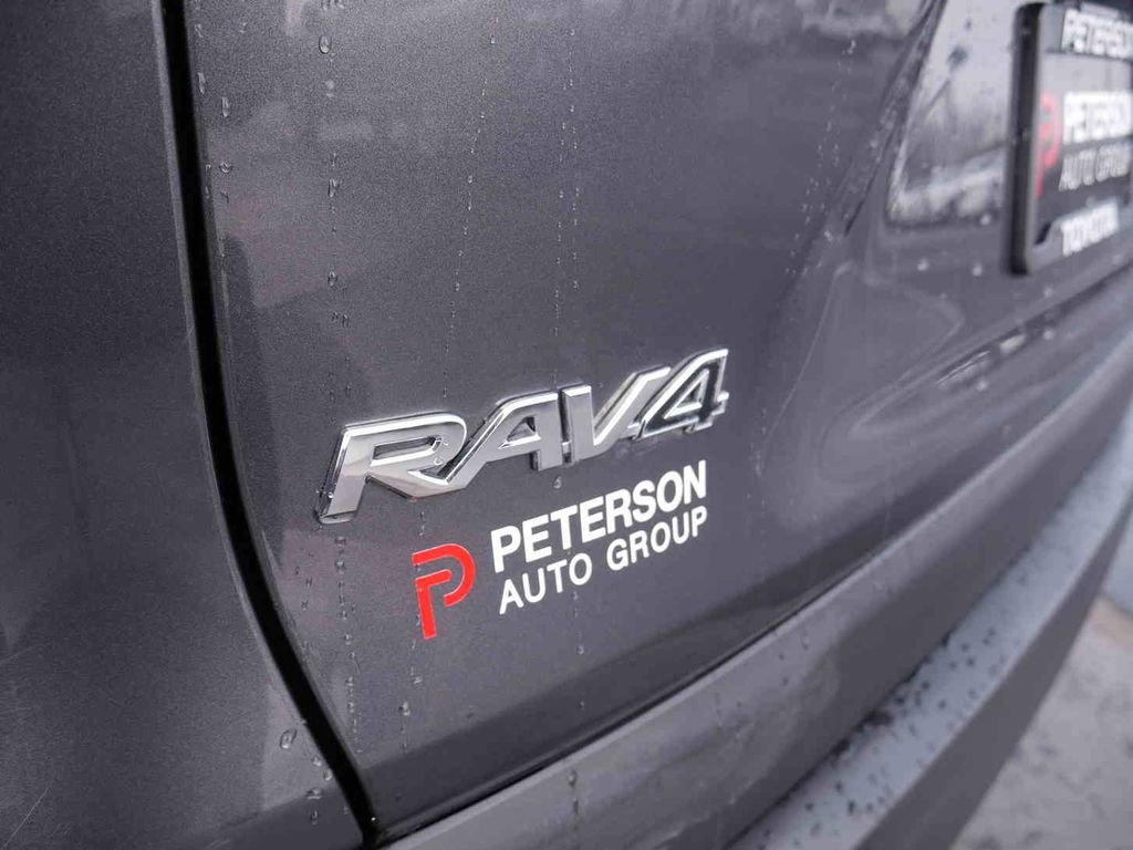 Used 2022 Toyota RAV4 LE image 10