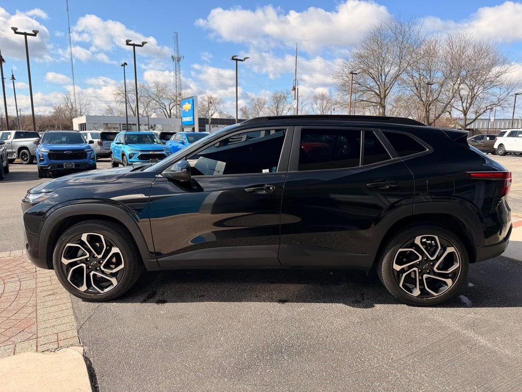 Used 2024 Chevrolet Trax RS w/ Sunroof Package image 4