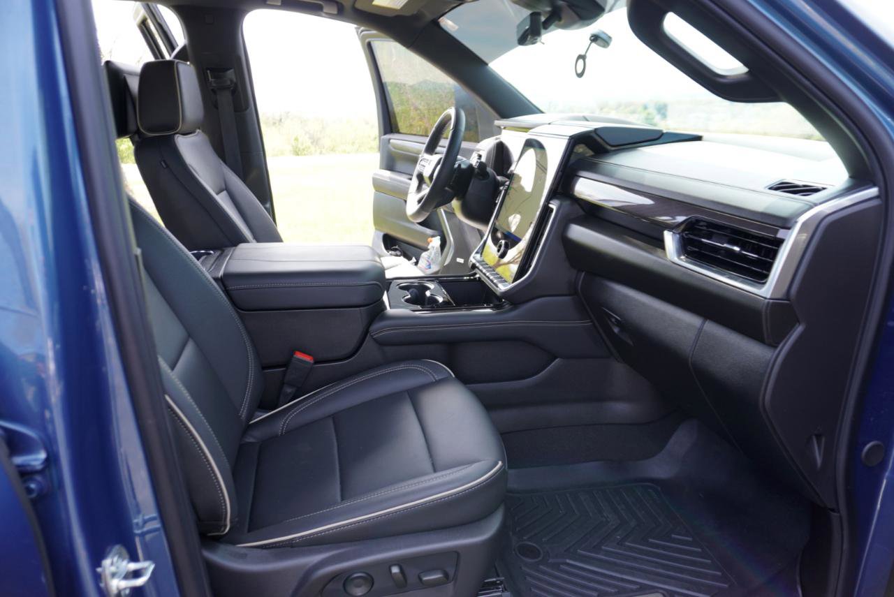 Used 2026 GMC Yukon XL Elevation w/ Elevation Premium Package AWD/4WD image 40