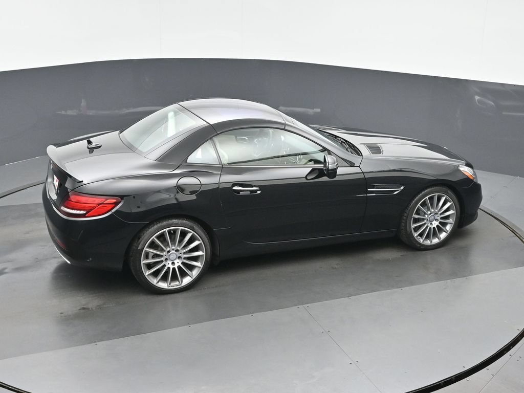 Used 2017 Mercedes-Benz SLC 300 image 32