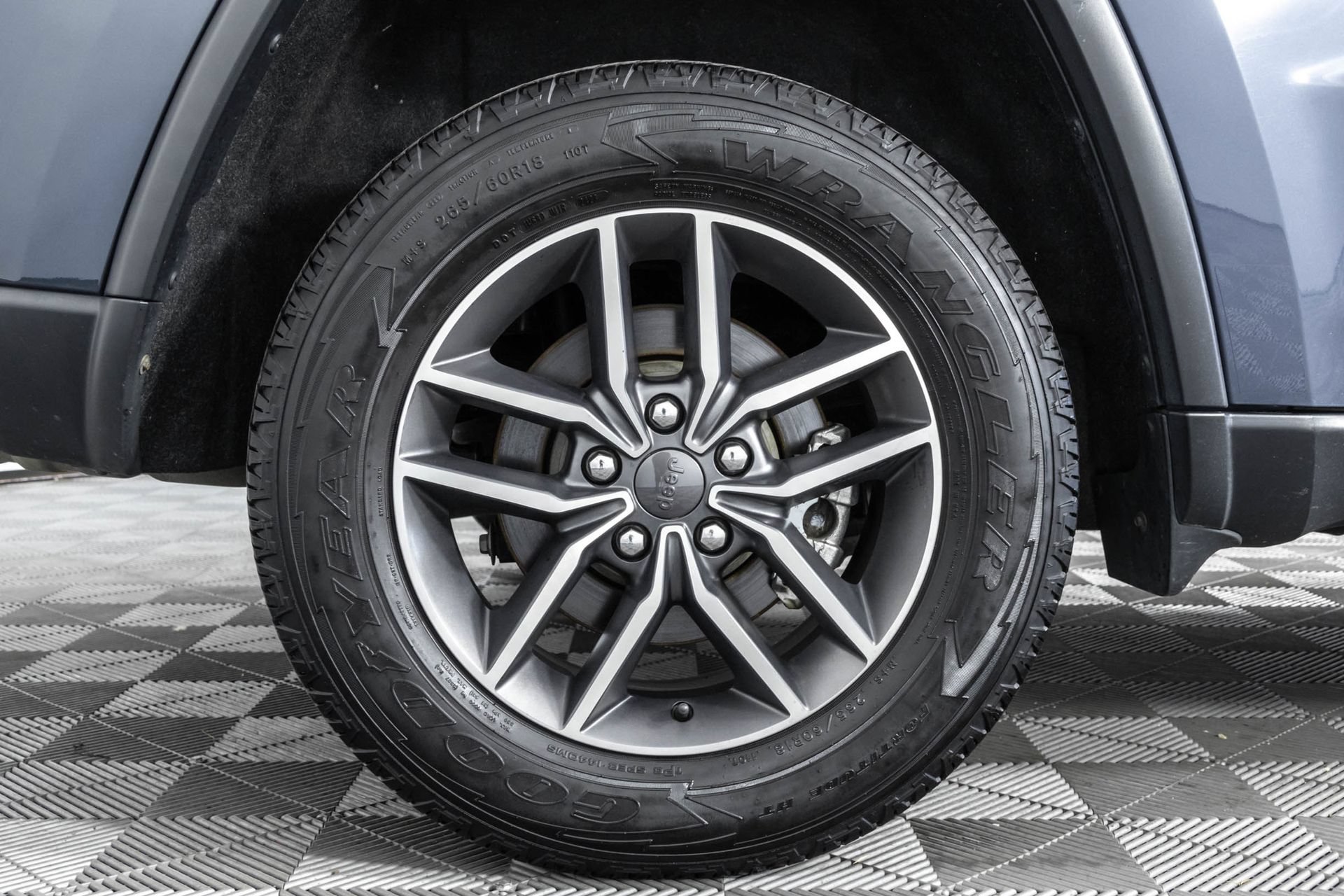 Used 2021 Jeep Grand Cherokee Limited AWD/4WD image 47