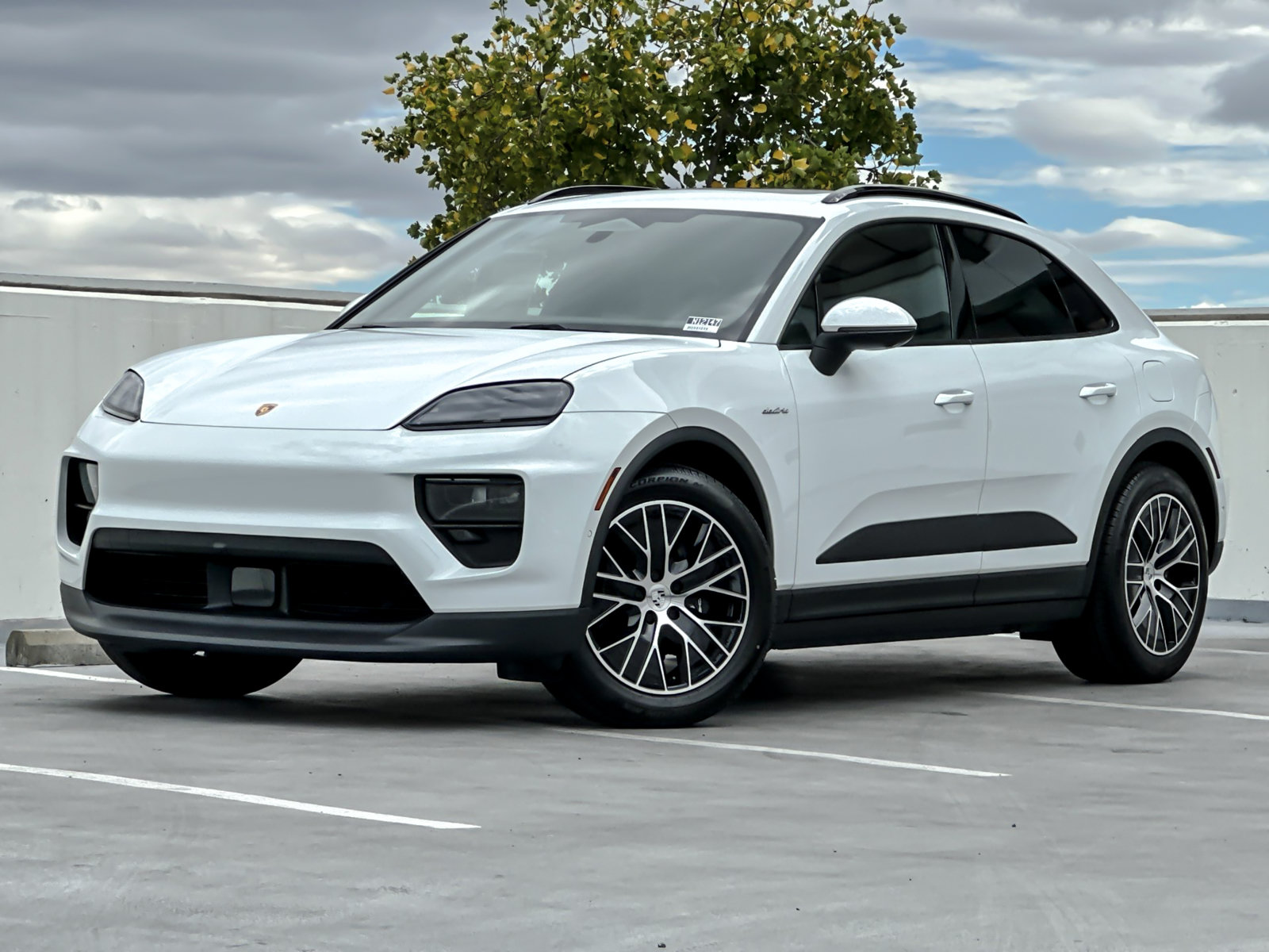 New 2026 Porsche Macan 4 Electric AWD/4WD image 2