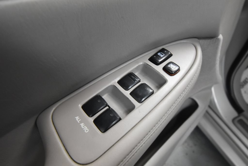 Used 2004 Lexus ES 330 FWD image 5