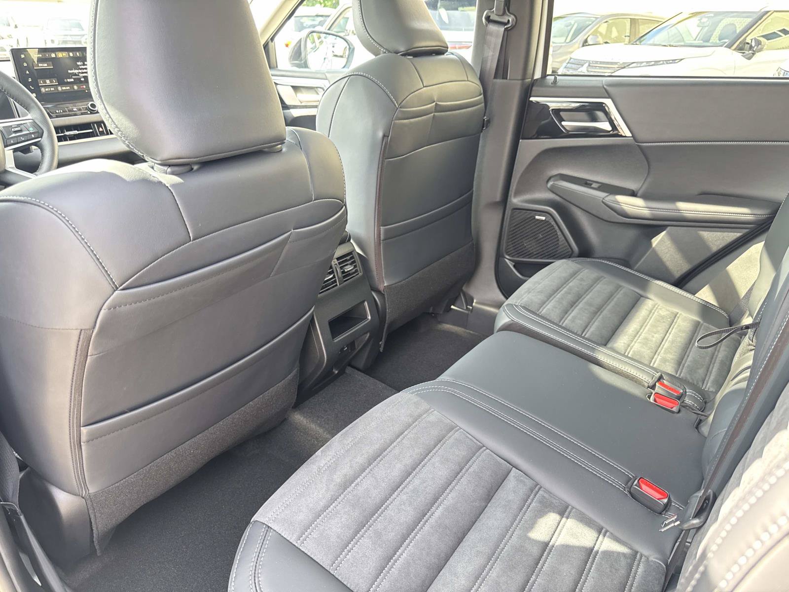 New 2026 Mitsubishi Outlander AWD image 12