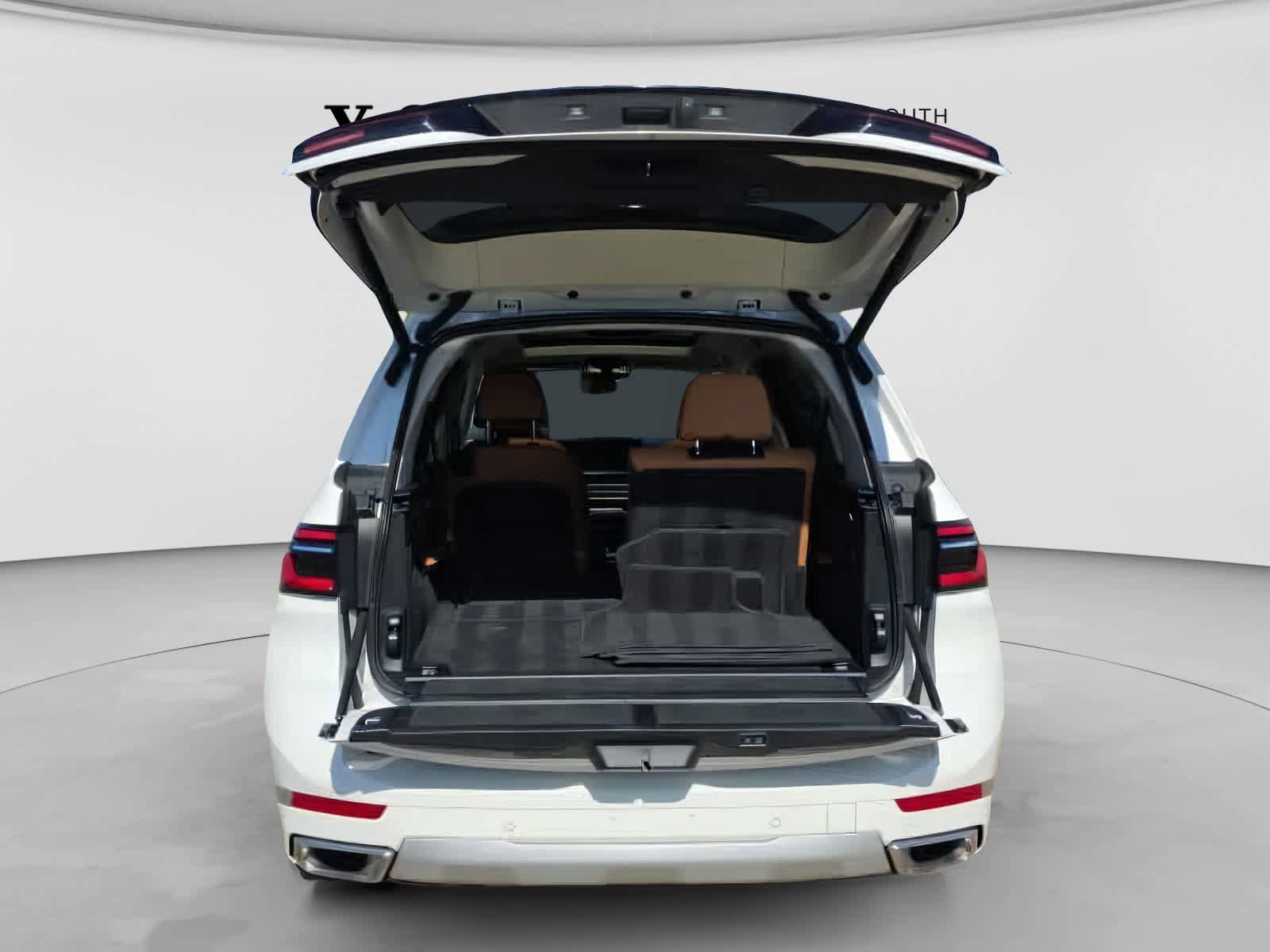 Used 2023 BMW X7 xDrive40i w/ Premium Package AWD/4WD image 6
