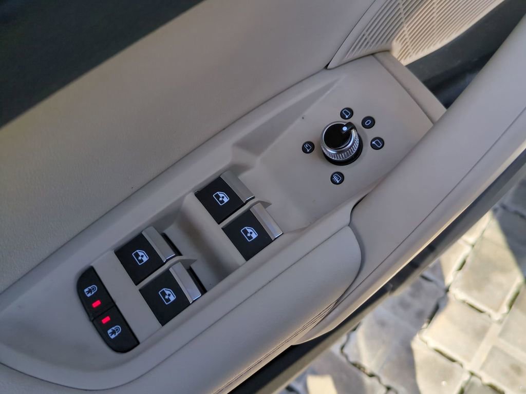 Used 2024 Audi Q5 e Premium Plus image 12