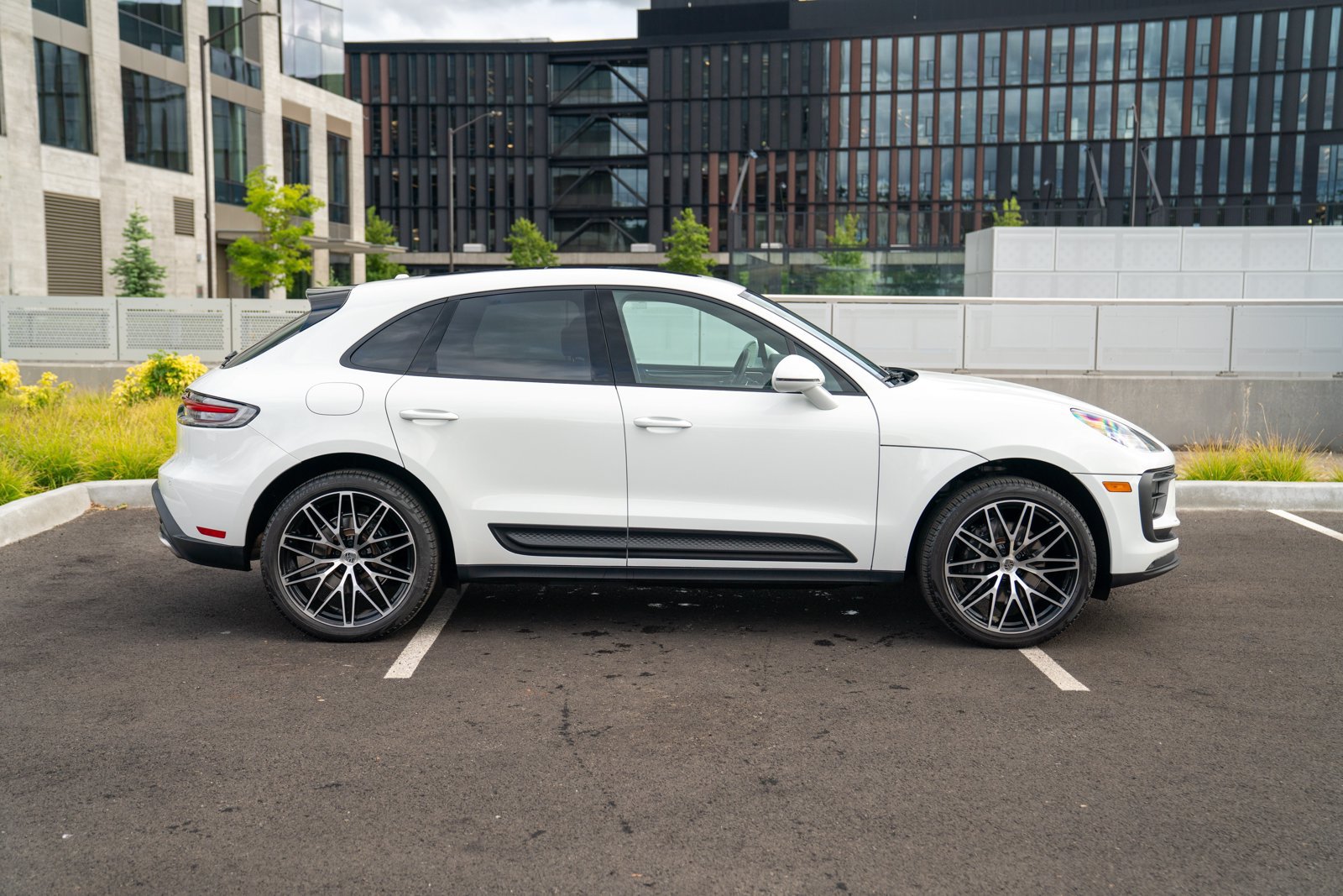 Certified 2023 Porsche Macan Turbo AWD/4WD image 8