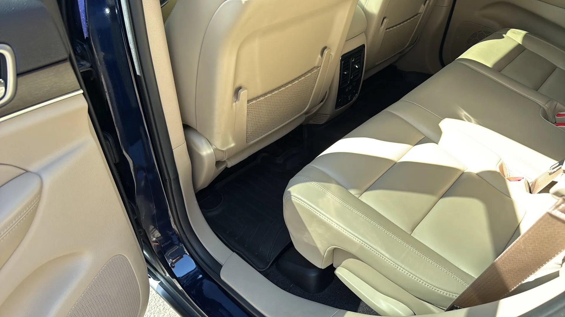 Used 2018 Jeep Grand Cherokee Limited AWD/4WD image 17