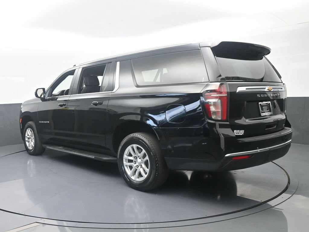 Used 2024 Chevrolet Suburban LT RWD image 4