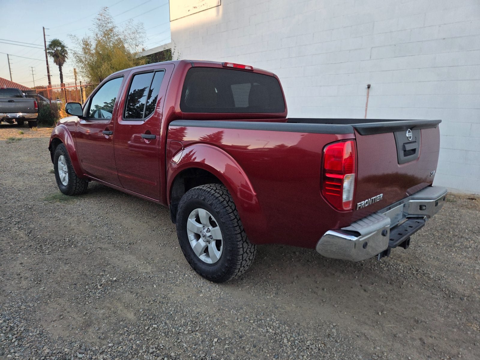 Used 2013 Nissan Frontier SV w/ SV Value Truck Pkg RWD image 2